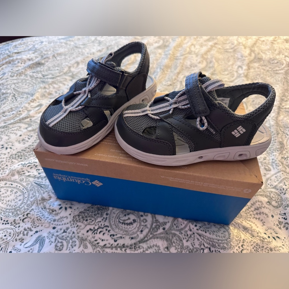 Columbia Kids' Gray and Black Sandals